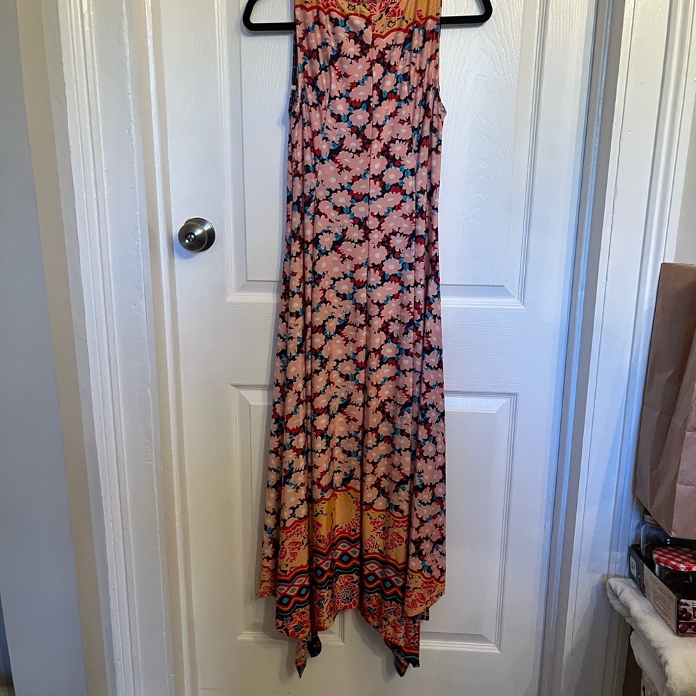 Floral maxi dress w great colors & shark bite hem - Picture 3 of 6